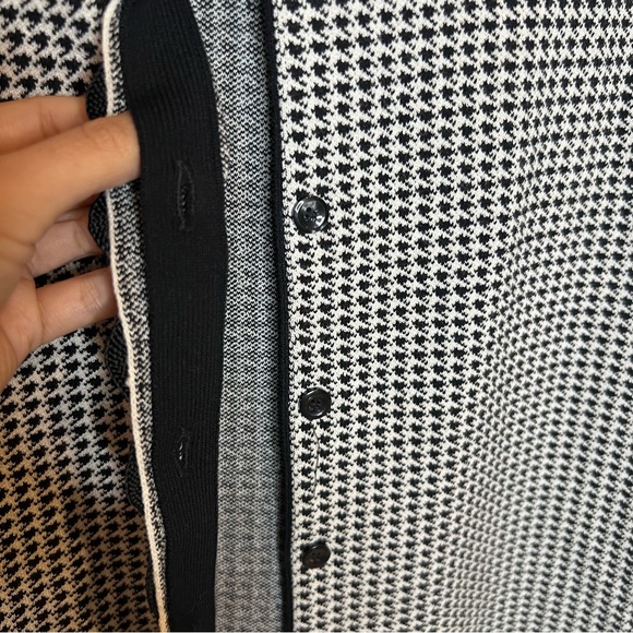 ANN TAYLOR Houndstooth Cardigan. Size Medium - Picture 5 of 8